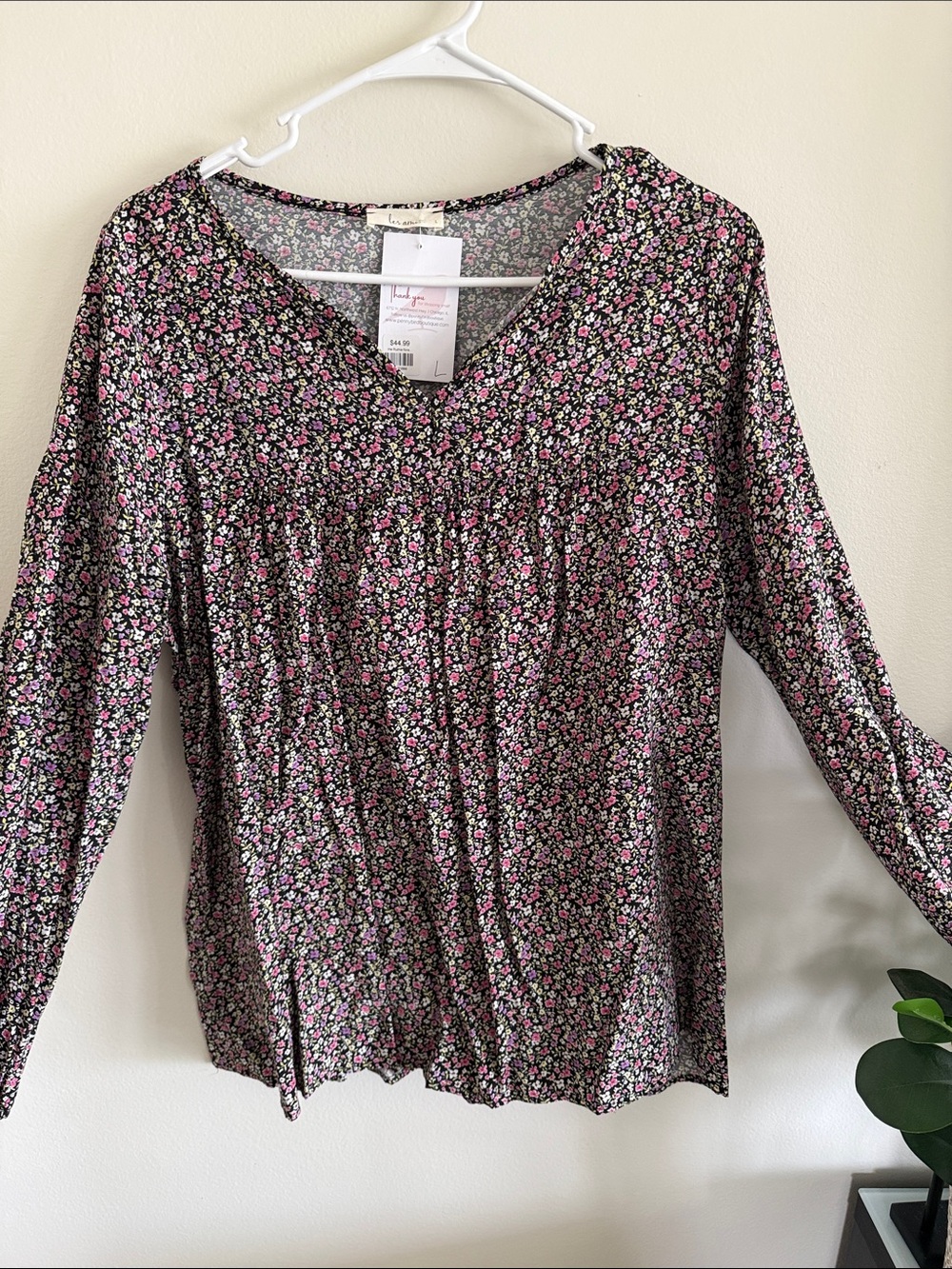 Floral V-Neck Long Sleeve Tunic in Black and Pink